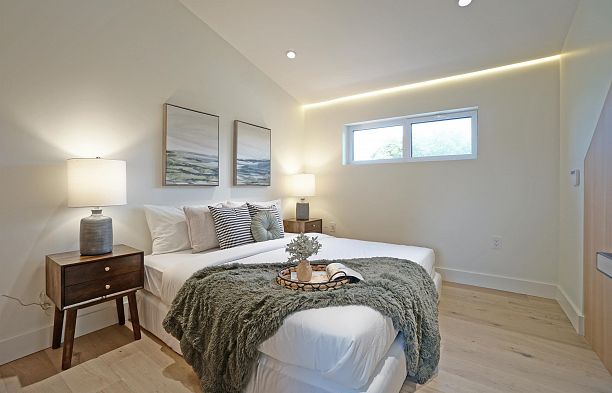 1 3315 W 10th Street Kitsilano