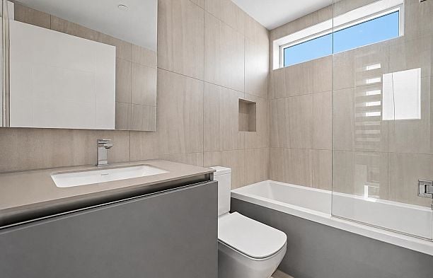 156 W Woodstock Avenue Cambie