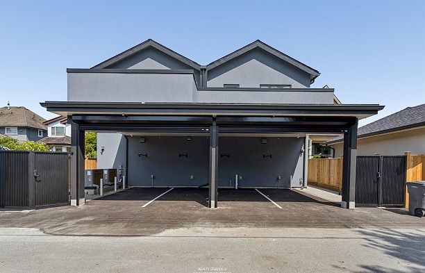 2 3058 W 34th Avenue MacKenzie Heights