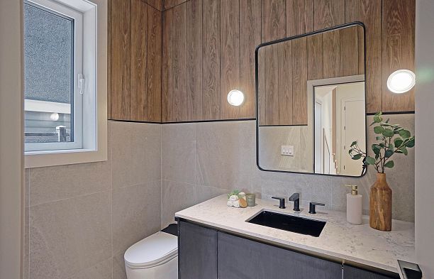1 3315 W 10th Street Kitsilano