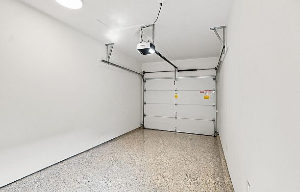 1 127 W 17th Avenue Cambie