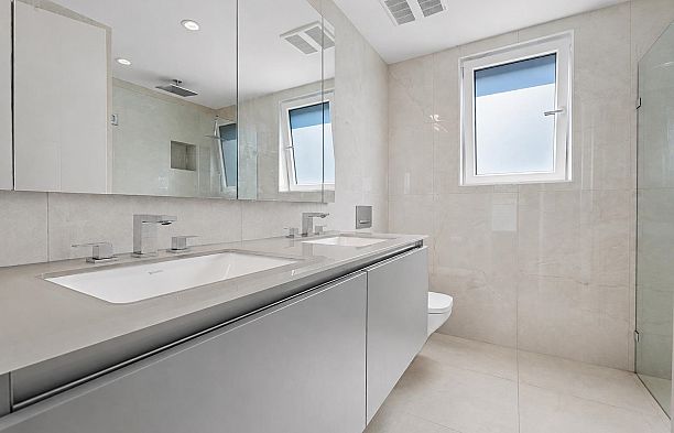 156 W Woodstock Avenue Cambie