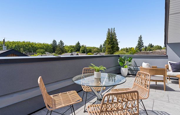 2 3058 W 34th Avenue MacKenzie Heights
