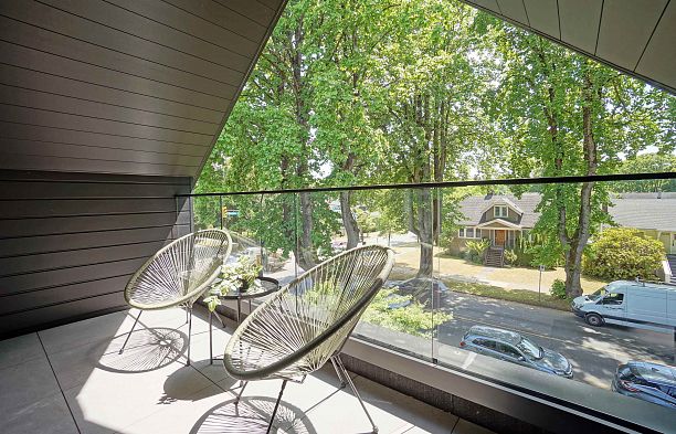 1 3315 W 10th Street Kitsilano