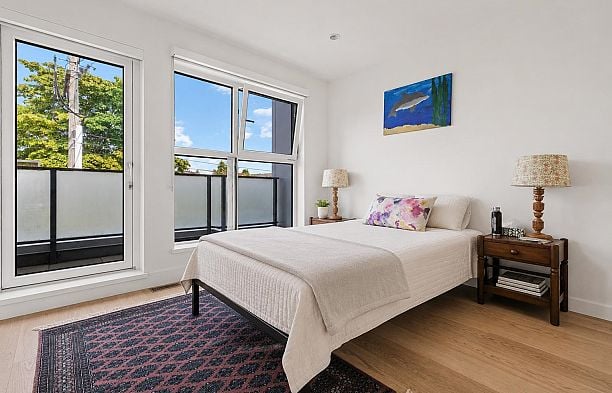 156 W Woodstock Avenue Cambie