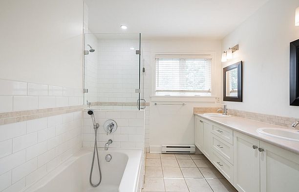 242 W 21st Avenue Cambie