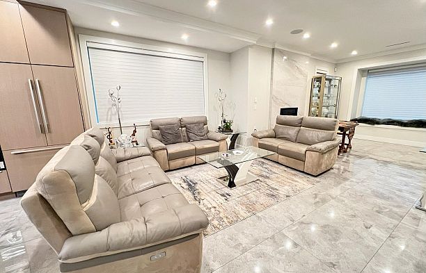 6576 Yew Street S.W. Marine