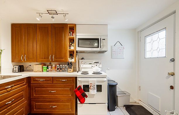 242 W 21st Avenue Cambie