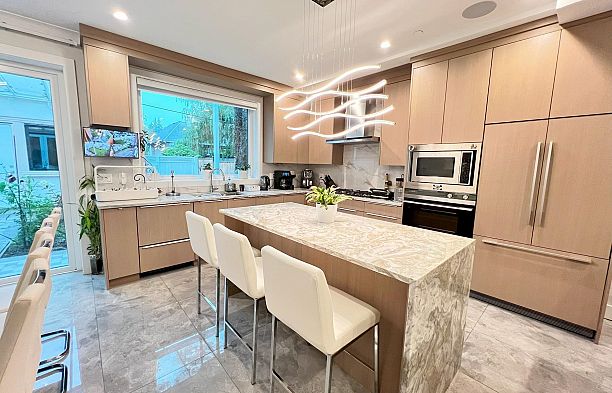6576 Yew Street S.W. Marine