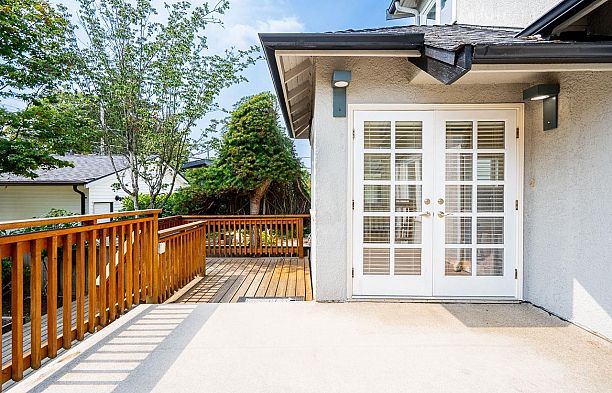 242 W 21st Avenue Cambie