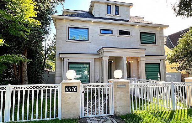6576 Yew Street S.W. Marine