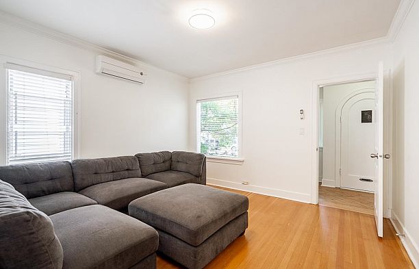 242 W 21st Avenue Cambie