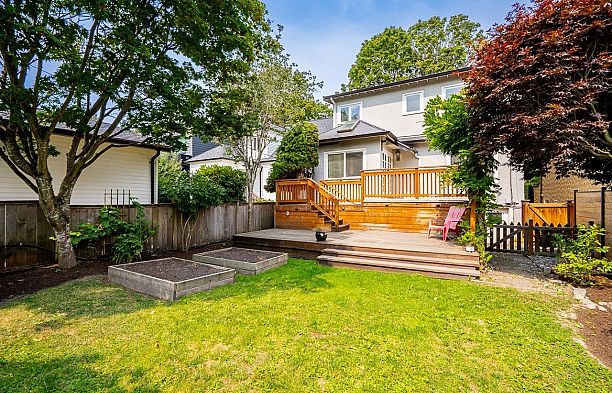242 W 21st Avenue Cambie
