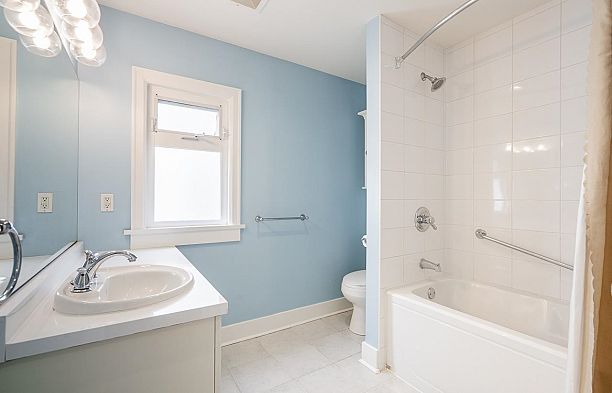 242 W 21st Avenue Cambie