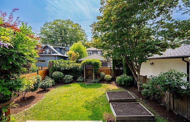 242 W 21st Avenue Cambie