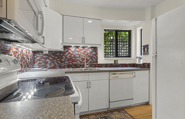 201 2028 W 3rd Avenue Kitsilano
