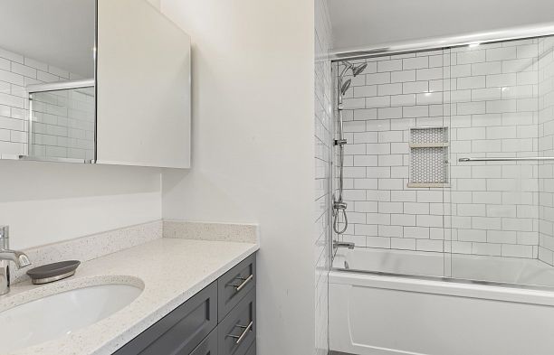 201 2028 W 3rd Avenue Kitsilano