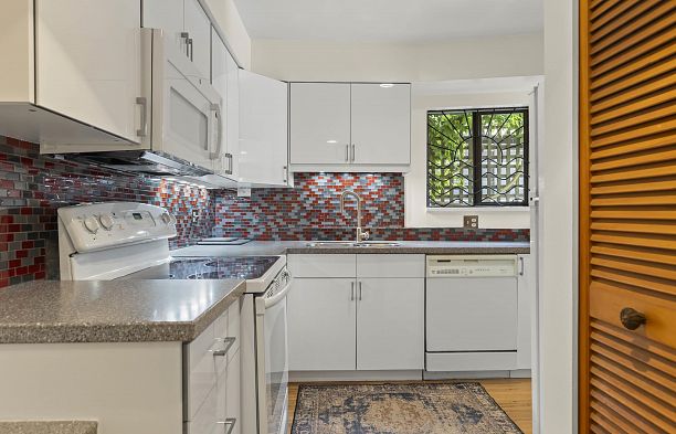 201 2028 W 3rd Avenue Kitsilano