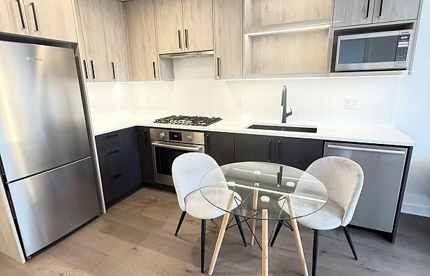 313 6859 Cambie Street South Cambie
