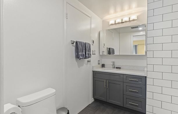 201 2028 W 3rd Avenue Kitsilano