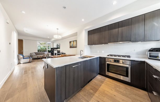 5490 Oak Street Cambie