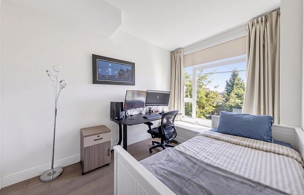 5490 Oak Street Cambie