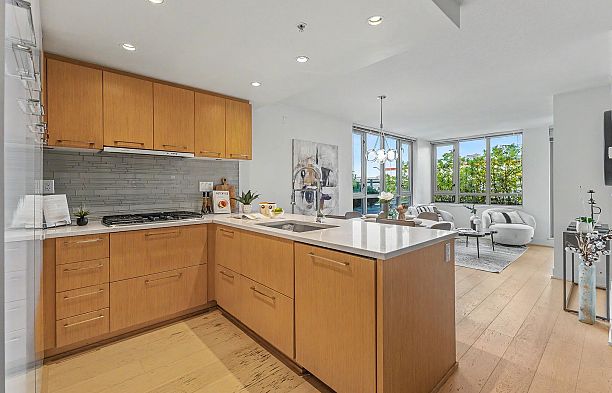 207 1680 W 4th Avenue False Creek