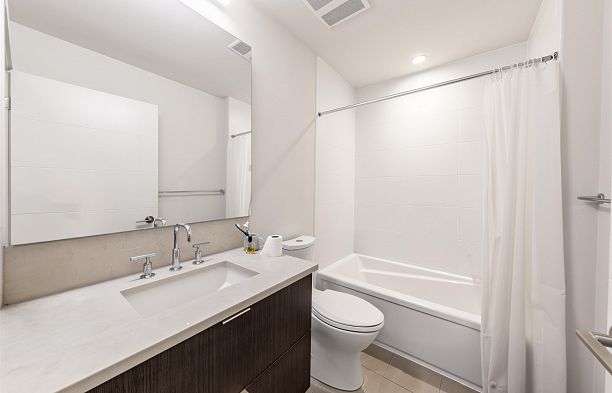 5490 Oak Street Cambie