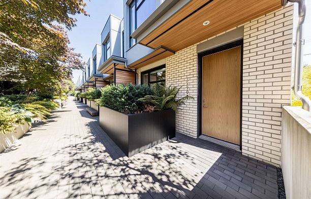 5490 Oak Street Cambie