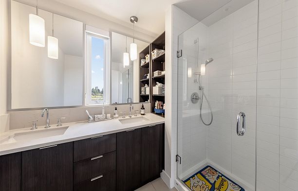 5490 Oak Street Cambie