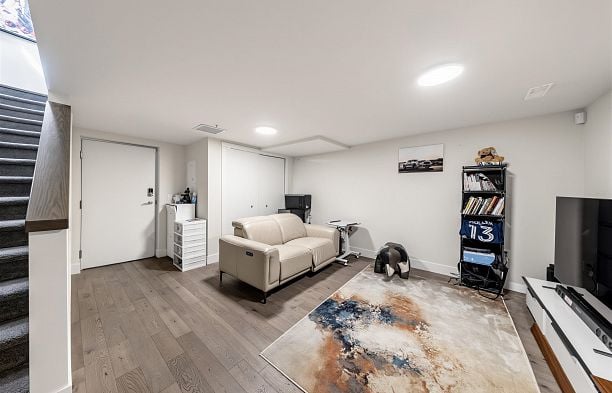 5490 Oak Street Cambie