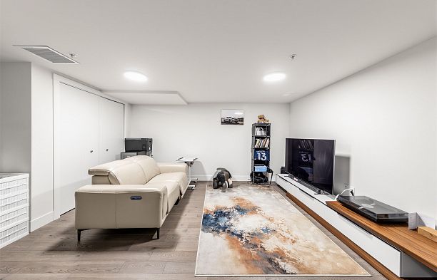 5490 Oak Street Cambie
