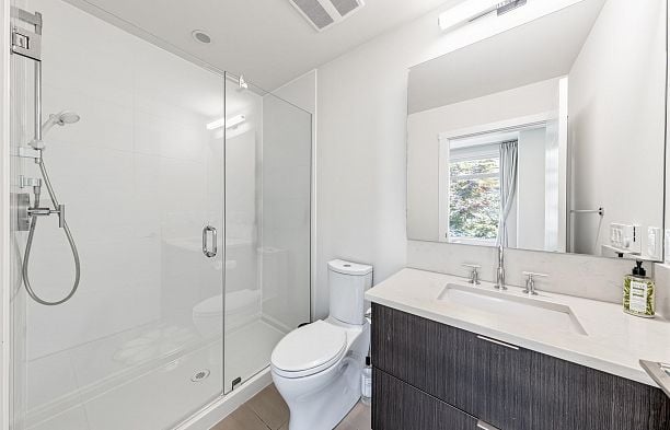 5490 Oak Street Cambie