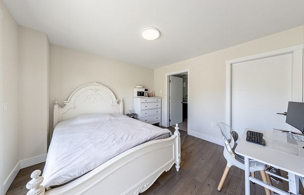 5490 Oak Street Cambie
