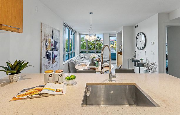 207 1680 W 4th Avenue False Creek