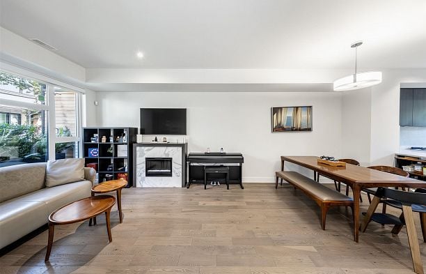 5490 Oak Street Cambie