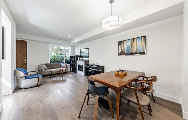 5490 Oak Street Cambie