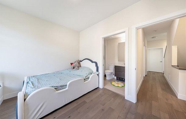 5490 Oak Street Cambie