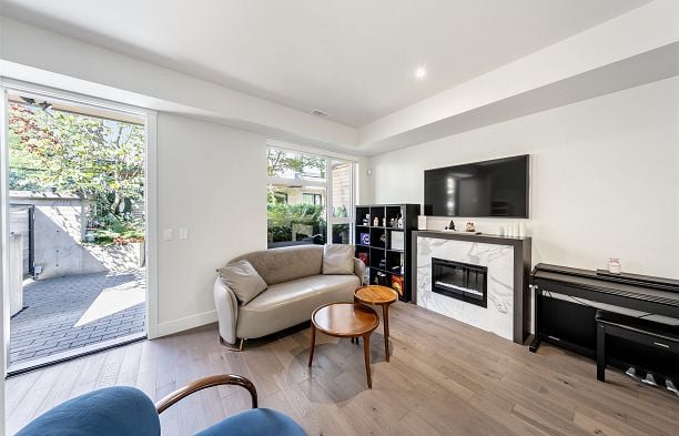 5490 Oak Street Cambie