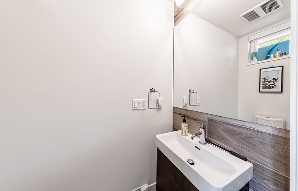 5490 Oak Street Cambie
