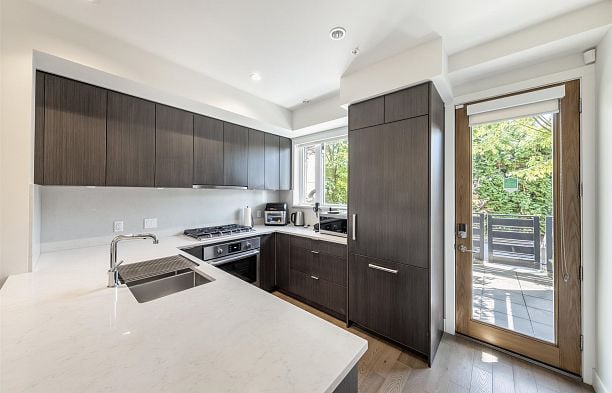 5490 Oak Street Cambie