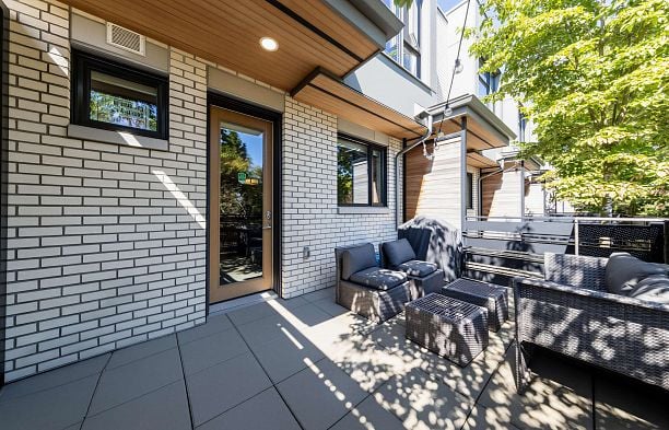 5490 Oak Street Cambie