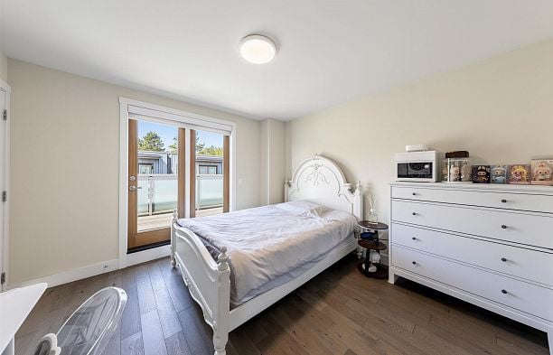 5490 Oak Street Cambie