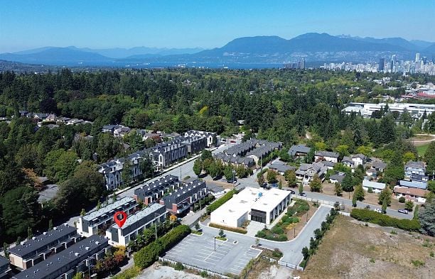 5490 Oak Street Cambie