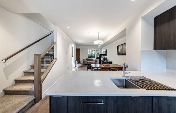 5490 Oak Street Cambie