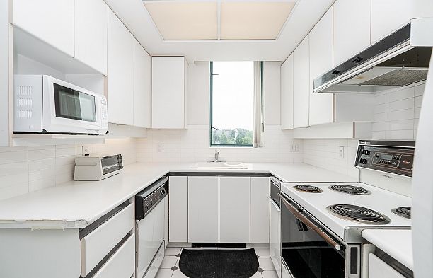 804 1355 W Broadway Fairview VW