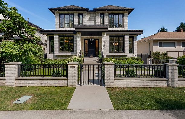 2305 W King Edward Avenue Arbutus