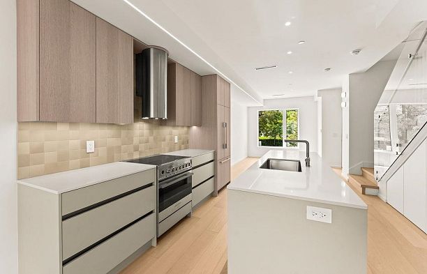 4522 Heather Street Cambie