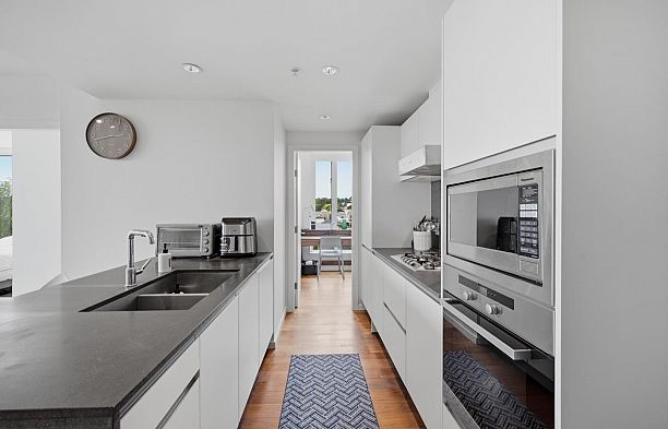 802 8488 Cornish Street S.W. Marine