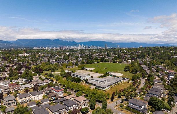 2305 W King Edward Avenue Arbutus